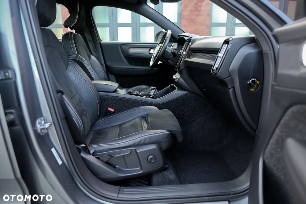 Volvo XC 40 D3 AWD Geartronic R-Design - 24