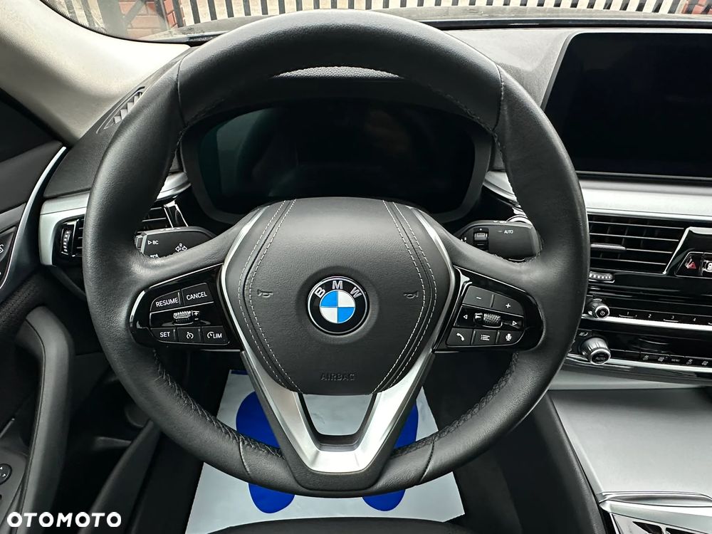 BMW Seria 5 520d xDrive - 25