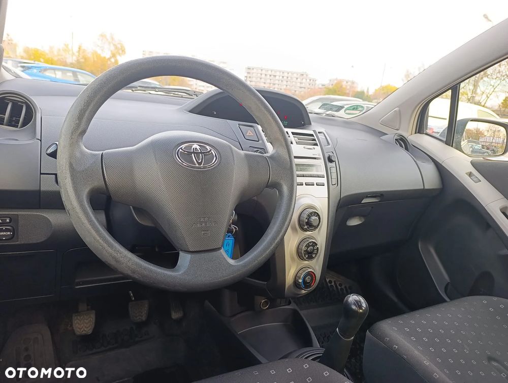 Toyota Yaris 1.3 VVT-i Luna - 4