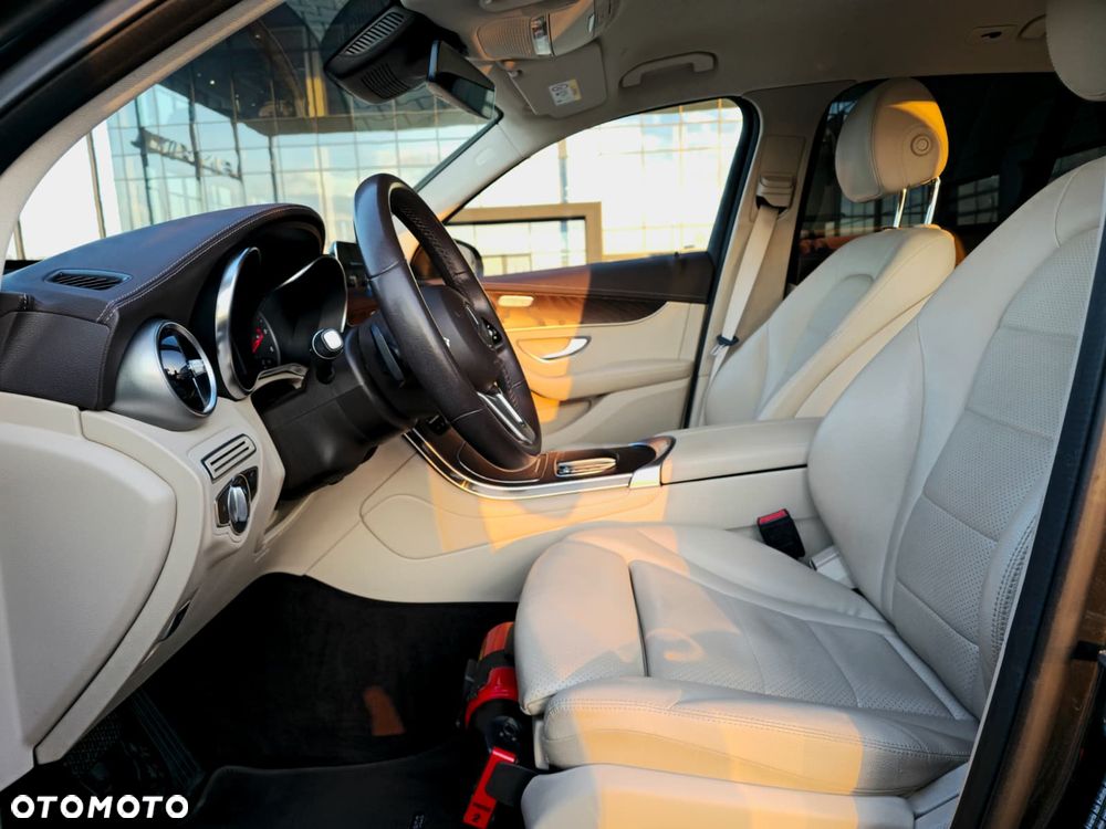 Mercedes-Benz GLC 200 d 4Matic 9G-TRONIC AMG Line - 10
