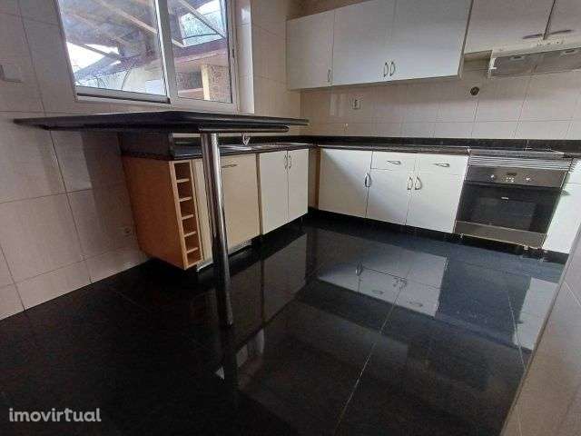 Moradia com garagem e logradouro em Ermesinde - Grande imagem: 4/27