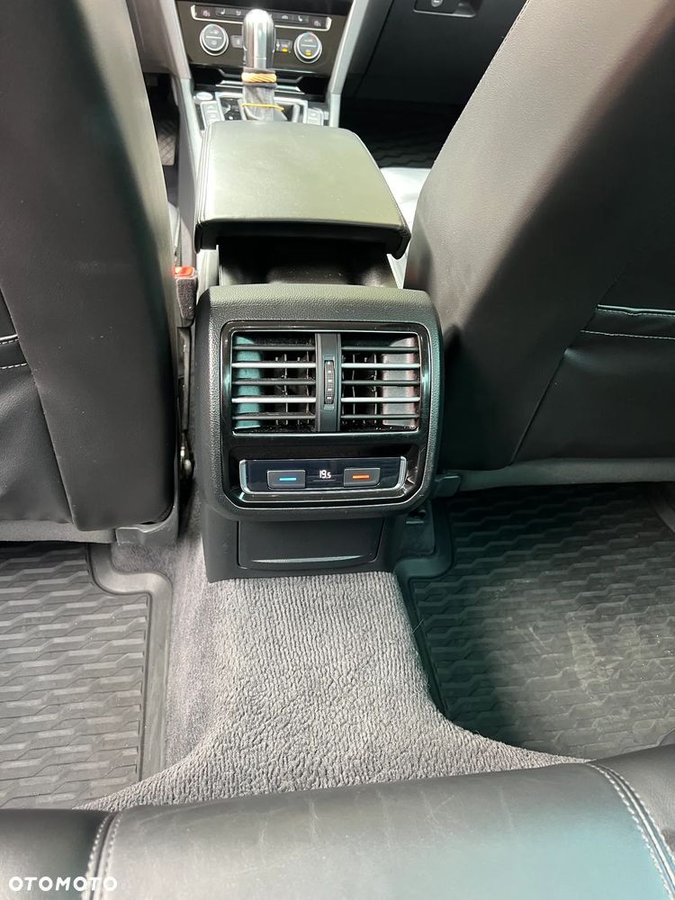 Volkswagen Passat - 12