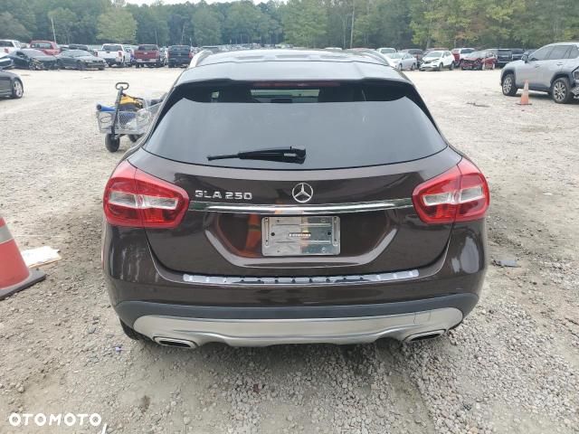 Mercedes-Benz GLA 250 7G-DCT SCORE - 15