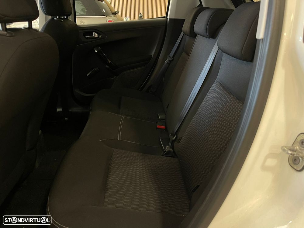 Peugeot 208 1.2 PureTech Style - 7