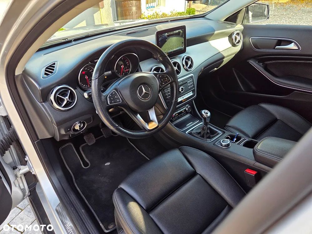 Mercedes-Benz GLA - 13