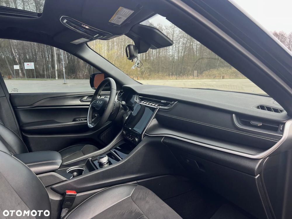 Jeep Grand Cherokee - 16