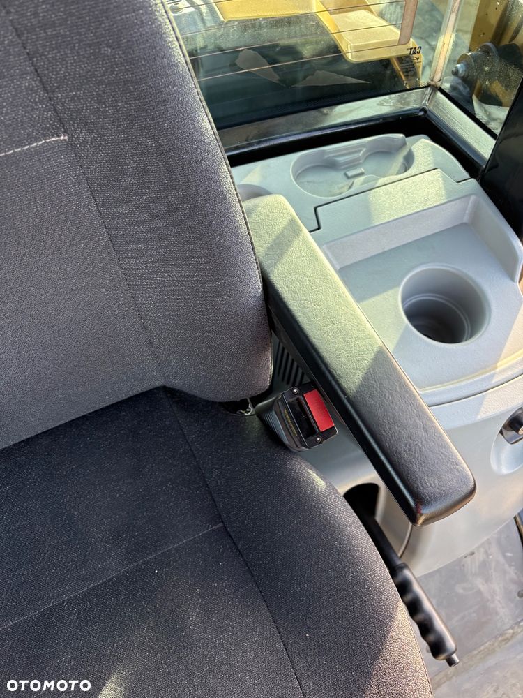 Caterpillar 906M - 10