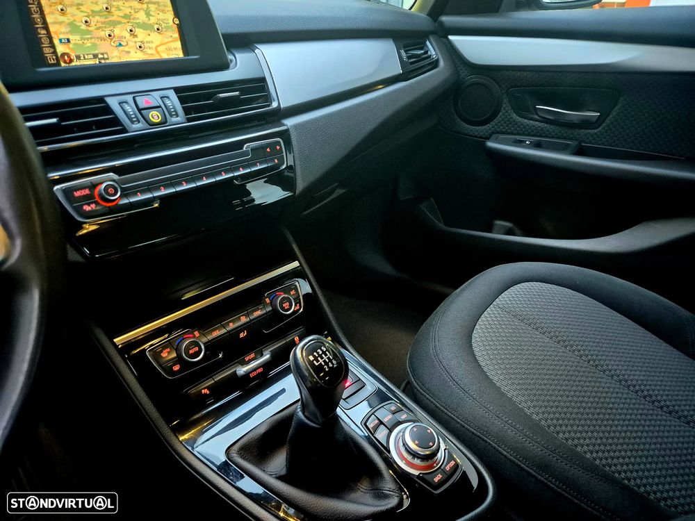 BMW 218 Active Tourer i Luxury Line - 31