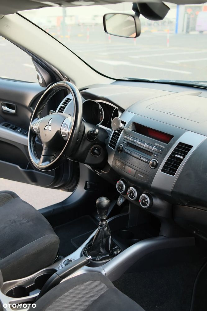 Mitsubishi Outlander 2.0 DID Intense + - 3