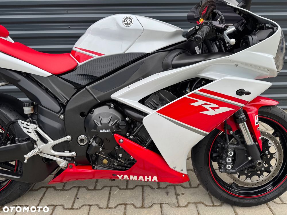 Yamaha R1 - 14
