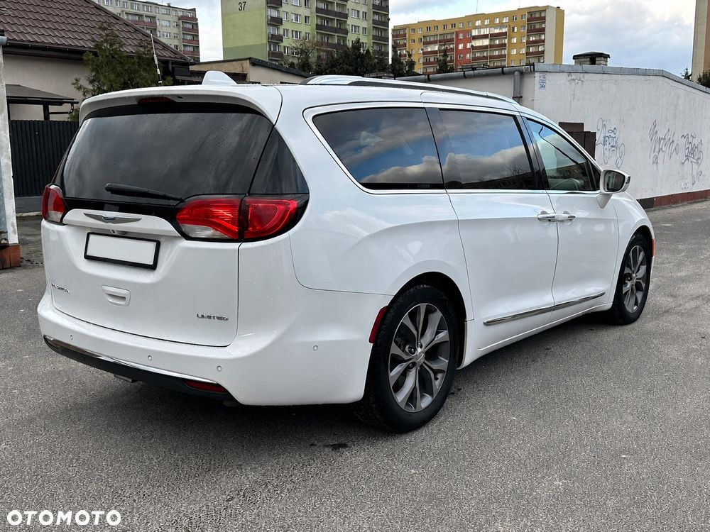 Chrysler Pacifica - 4