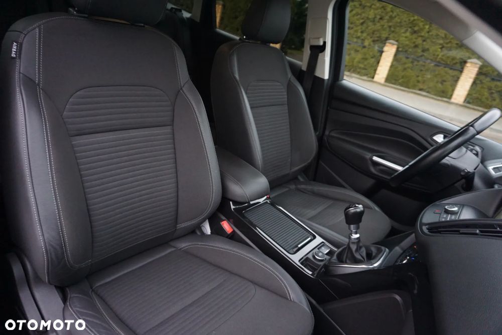 Ford Kuga 2.0 TDCi 2x4 Titanium - 20