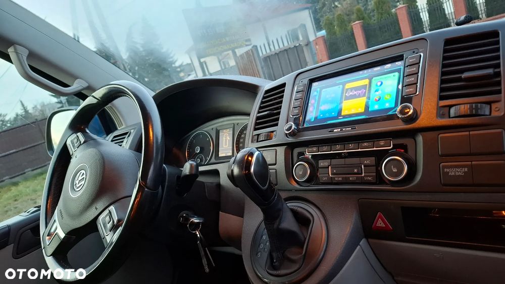 Volkswagen Caravelle - 14