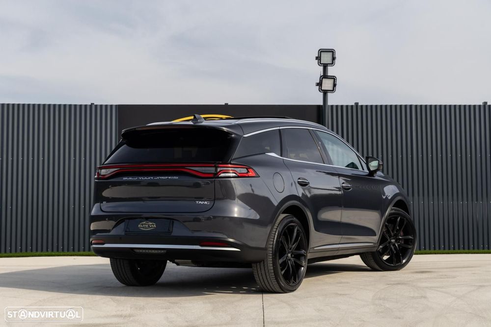 BYD Tang 86.4 kWh AWD Flagship - 32