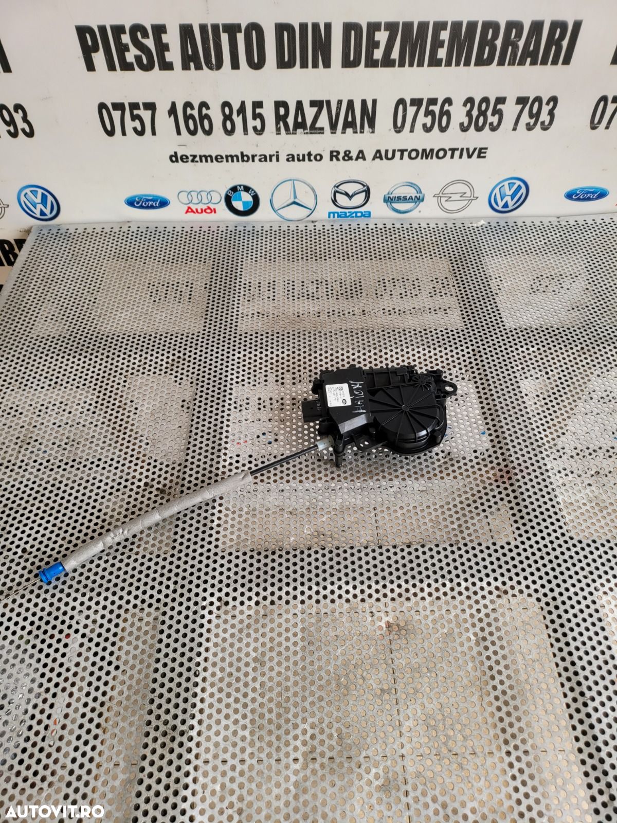 Broasca Blocator Incuietoare Motoras Soft Close Haion Hayon Land Rover Range Rover Sport L494 Discovery Vogue An 2014-2015-2016-2017-2018 Cod DK62-404C10-AC - 1