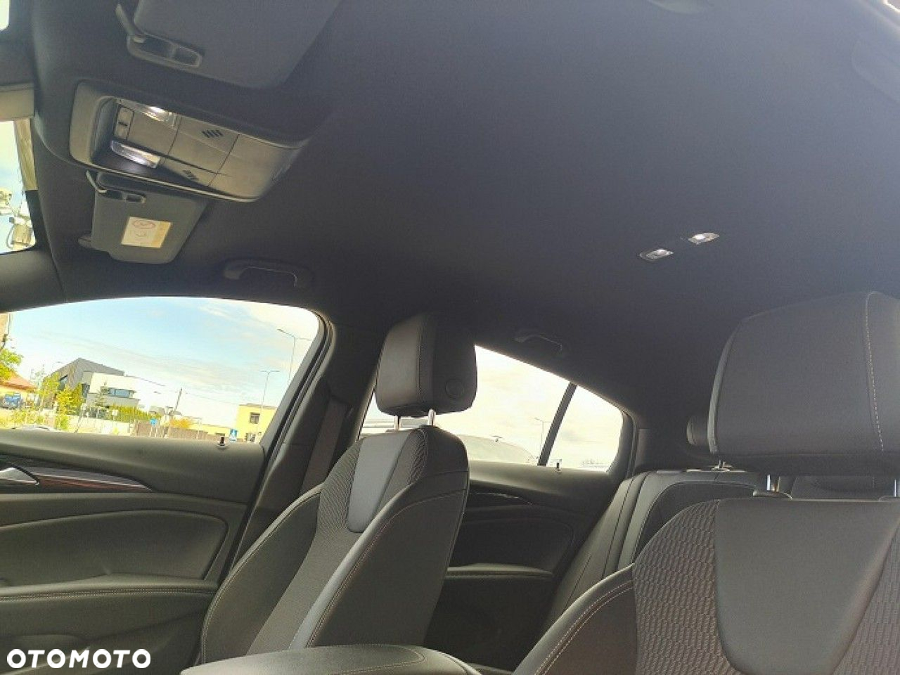 Opel Insignia - 30