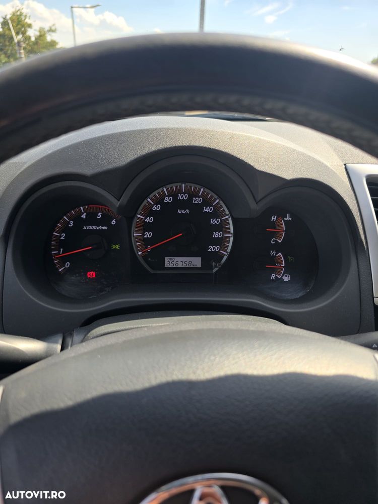 Toyota Hilux - 12