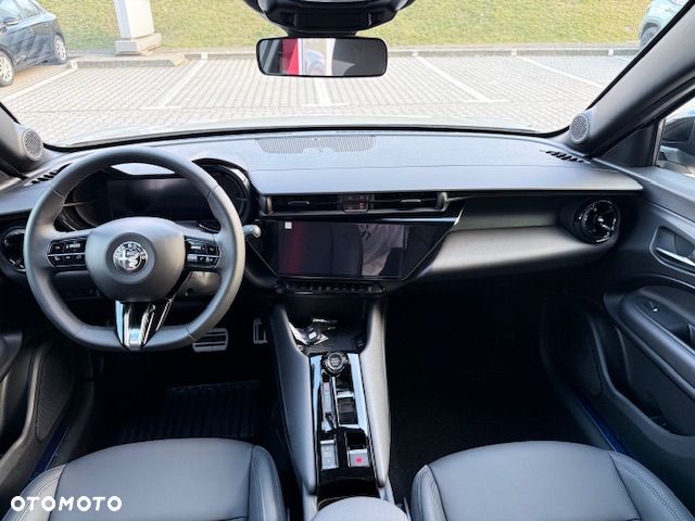 Alfa Romeo Junior 1.2 mHEV Ti Q4 eDCT - 12