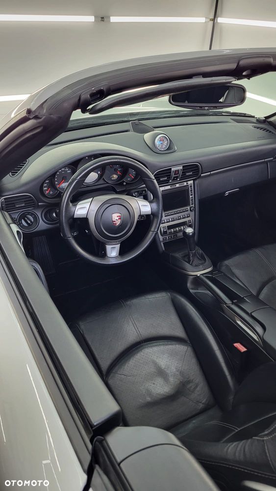 Porsche 911 Carrera 4 - 15