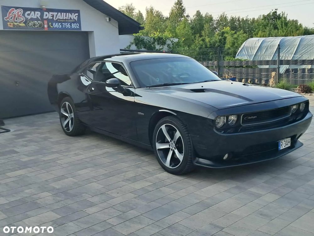 Dodge Challenger - 11