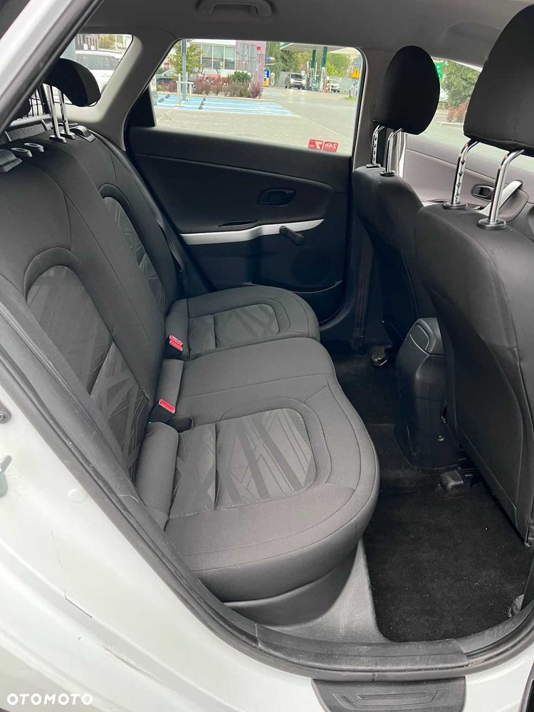 Kia Ceed - 8