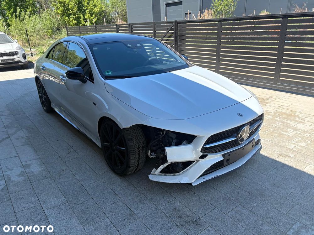 Mercedes-Benz CLA 250 e 8G-DCT AMG Line - 1