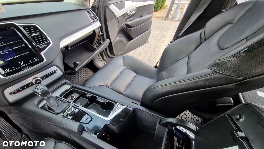 Volvo XC 90 D5 AWD Momentum 7os - 30