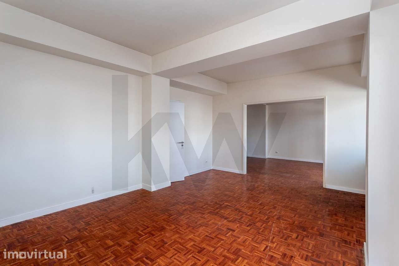 Apartamento T5 com Vista Lateral Rio na Av. Infante Santo – Espaço, Ch - Grande imagem: 2/44