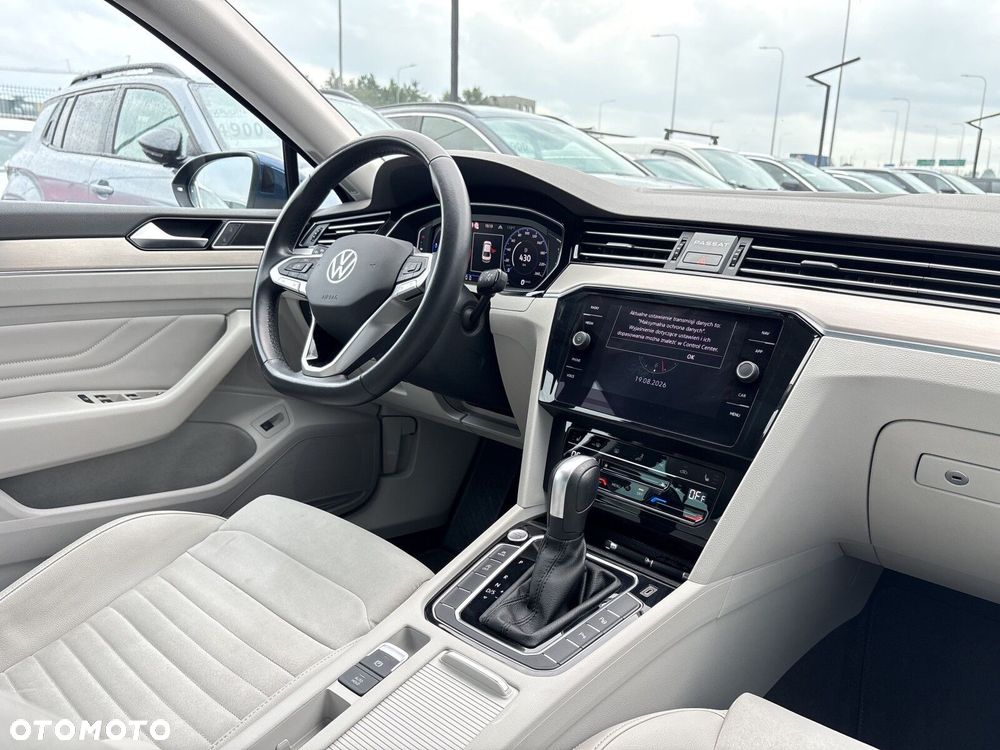 Volkswagen Passat 2.0 TDI Elegance DSG - 13