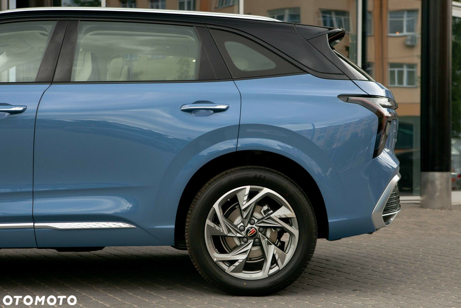 Hongqi HS3 - 12