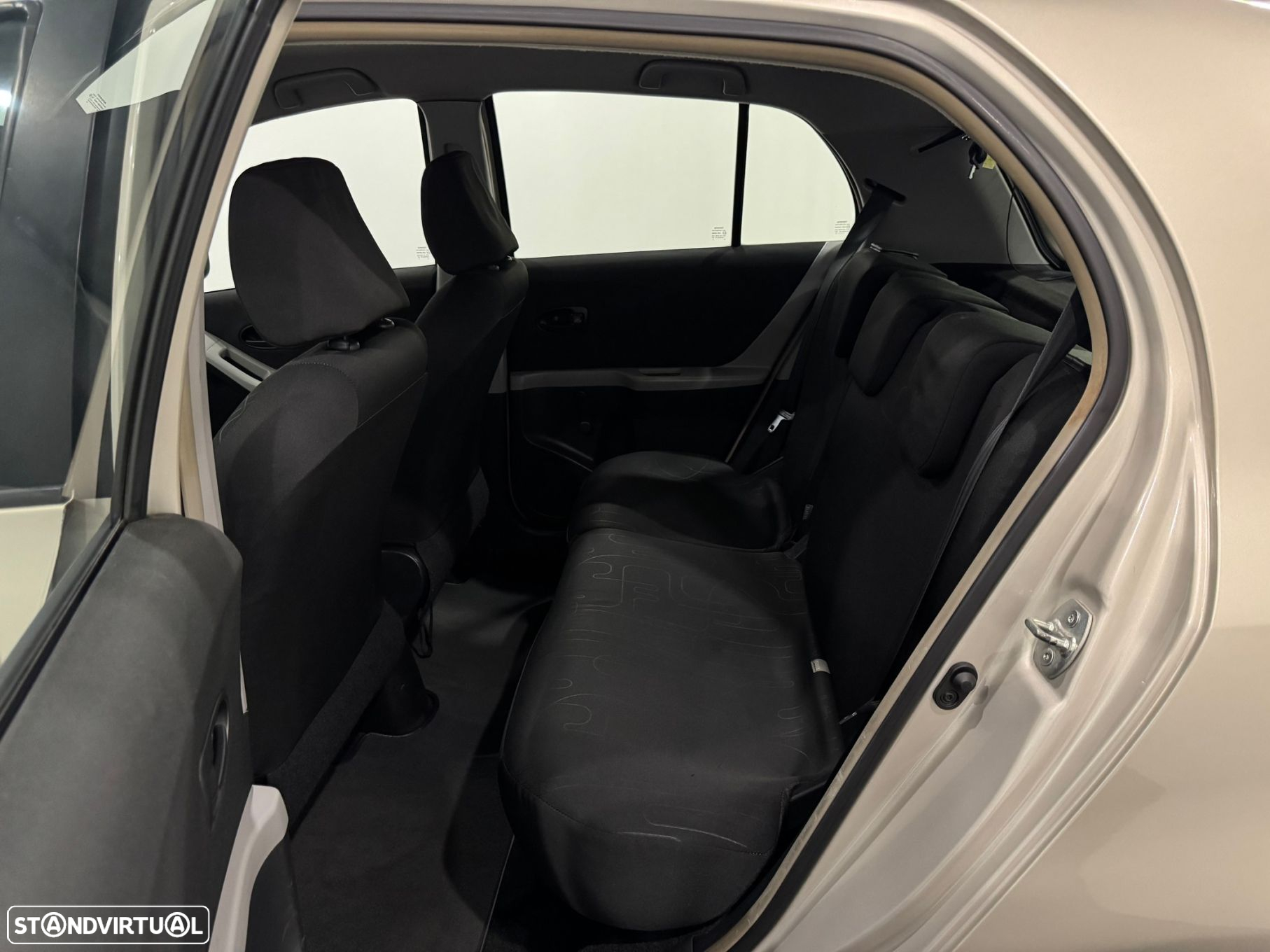 Toyota Yaris 1.33 VVT-i Comfort+AC - 28