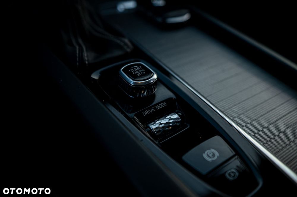 Volvo XC 60 D5 AWD Geartronic RDesign - 6