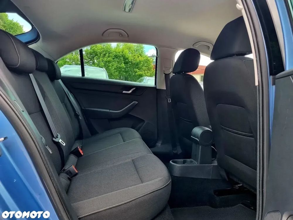 Skoda RAPID 1.2 TSI Ambition - 12