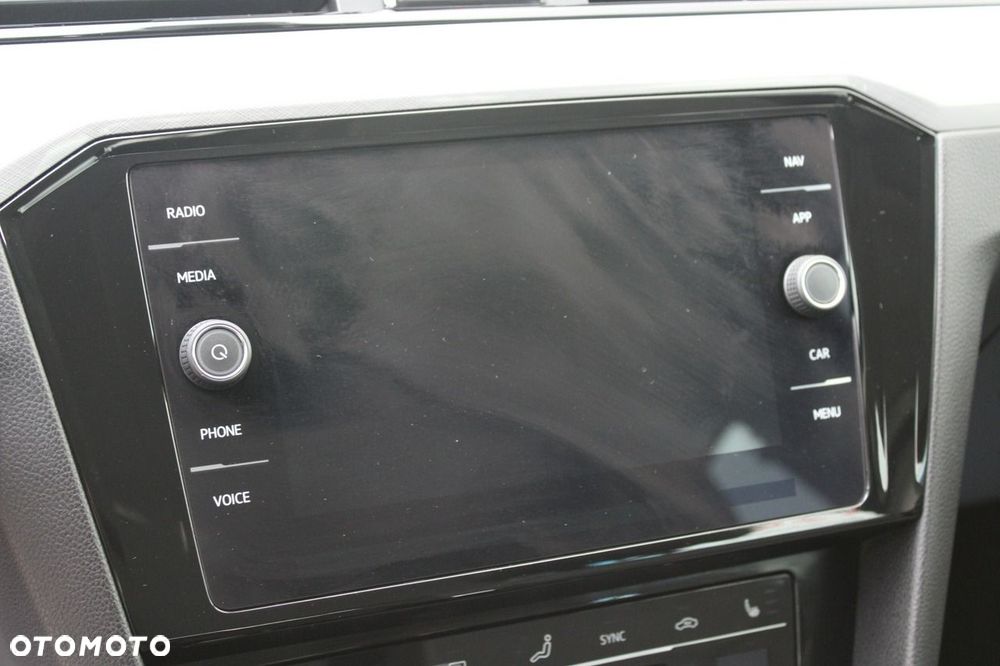Volkswagen Passat - 22