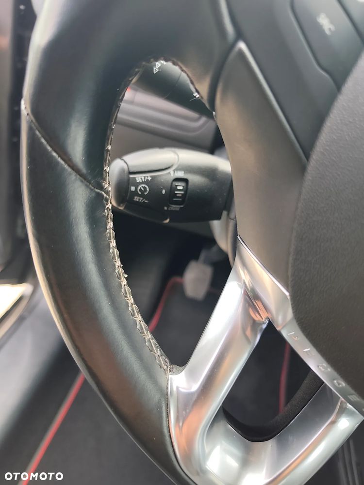 Peugeot 2008 1.2 Pure Tech Allure S&S - 21