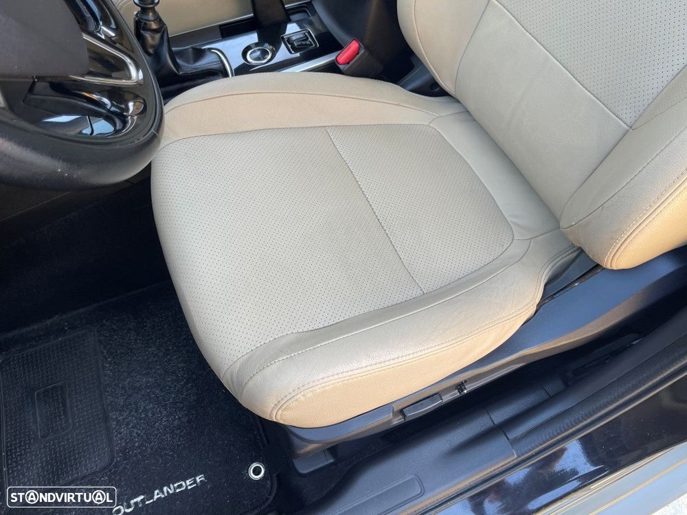 Mitsubishi Outlander 2.2 DI-D Instyle Navi - 24