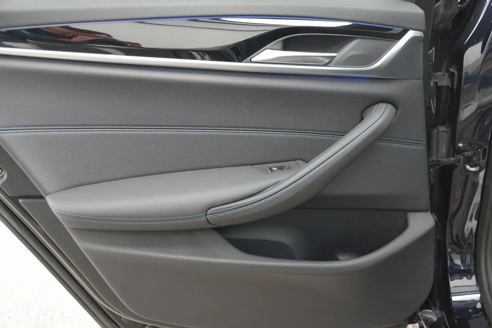 BMW Seria 5 530i xDrive M Sport Edition - 36