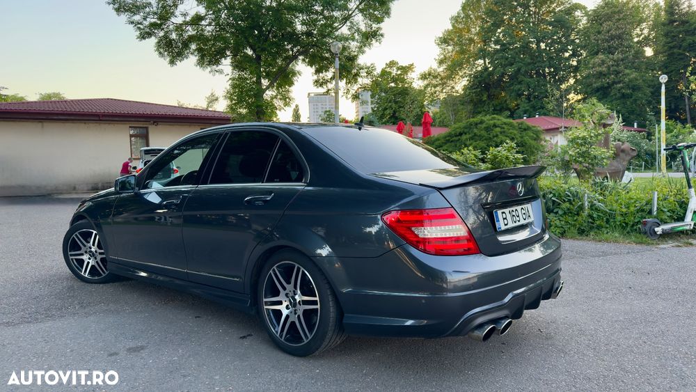 Mercedes-Benz C 250 CGI BlueEFFICIENCY - 5