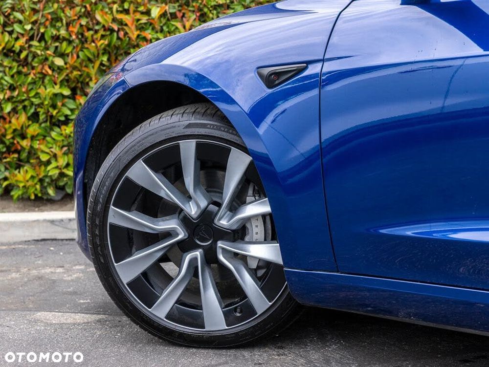 Tesla Model 3 - 5