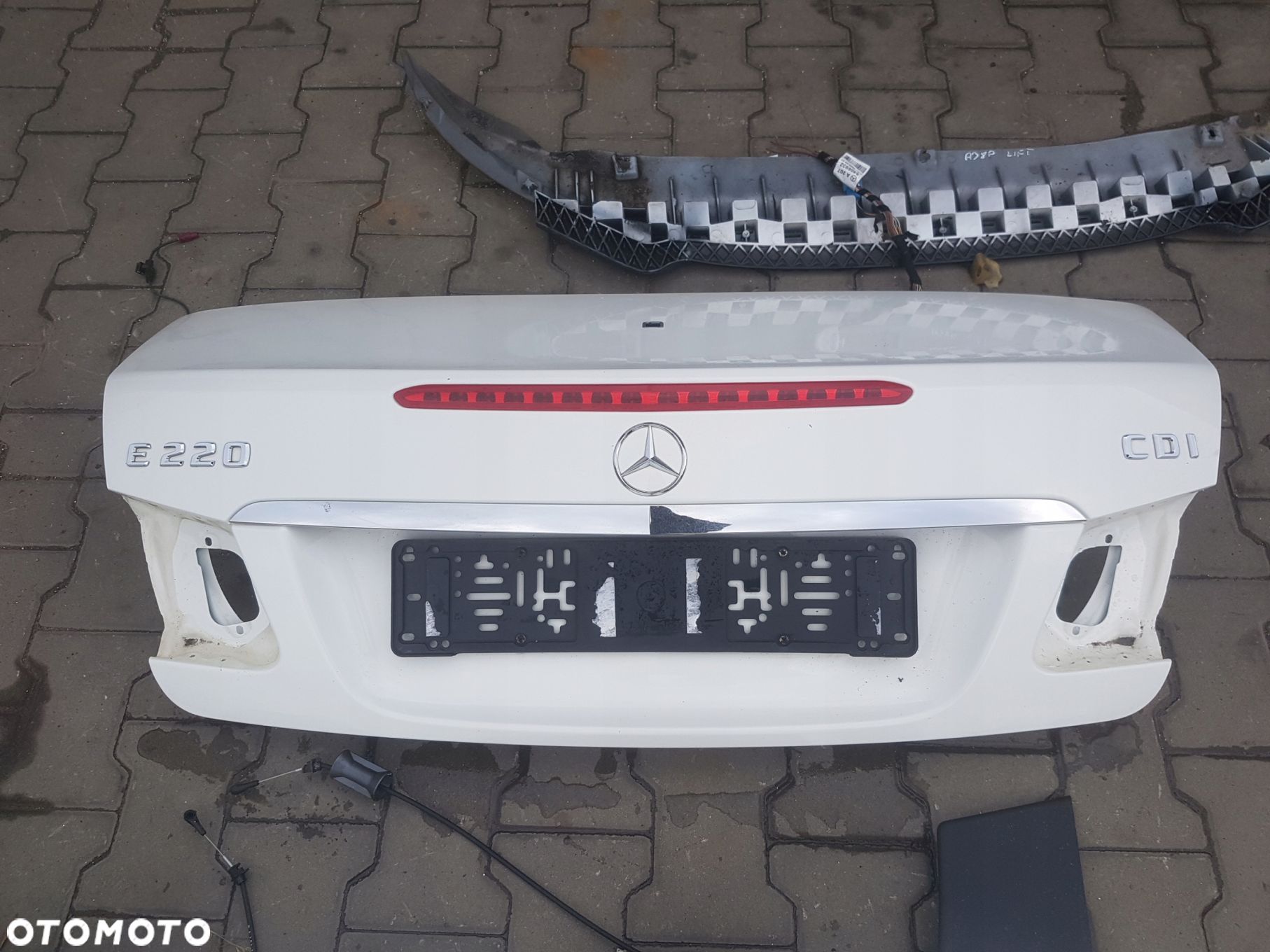 MERCEDES E KLASA W207 CABRIO KLAPA TYŁ 650 - 1