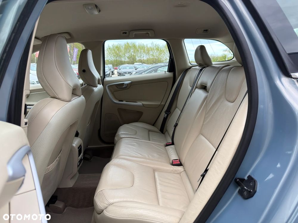 Volvo XC 60 D5 AWD Momentum - 23