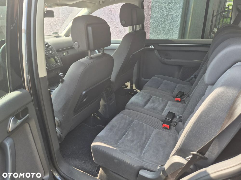 Volkswagen Touran 2.0 TDI DPF Highline - 12