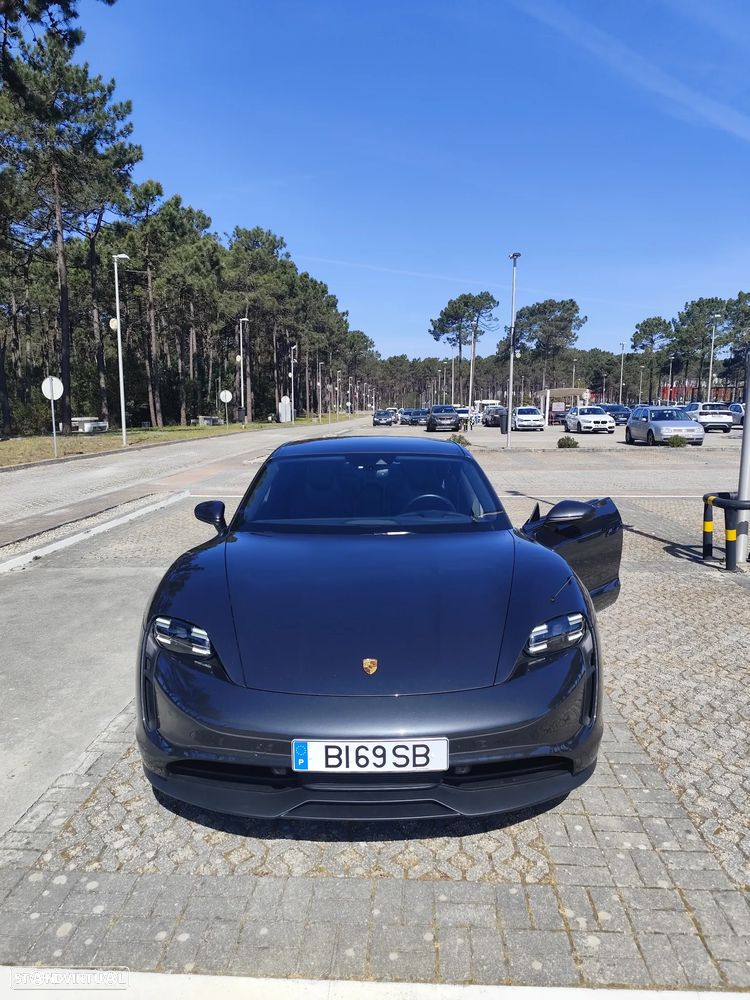 Porsche Taycan 4 - 10