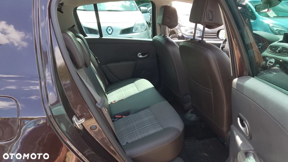 Renault Clio 1.5 dCi 90 FAP Luxe - 24