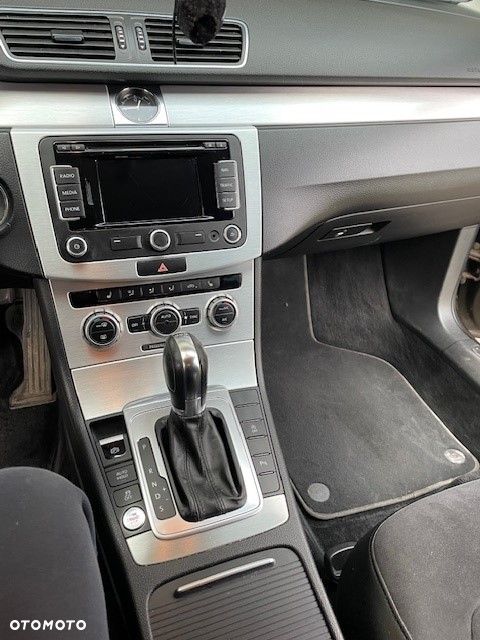 Volkswagen Passat 2.0 TDI Highline DSG - 8