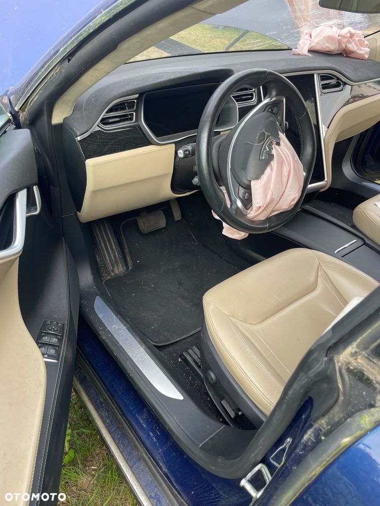 Tesla Model S - 14
