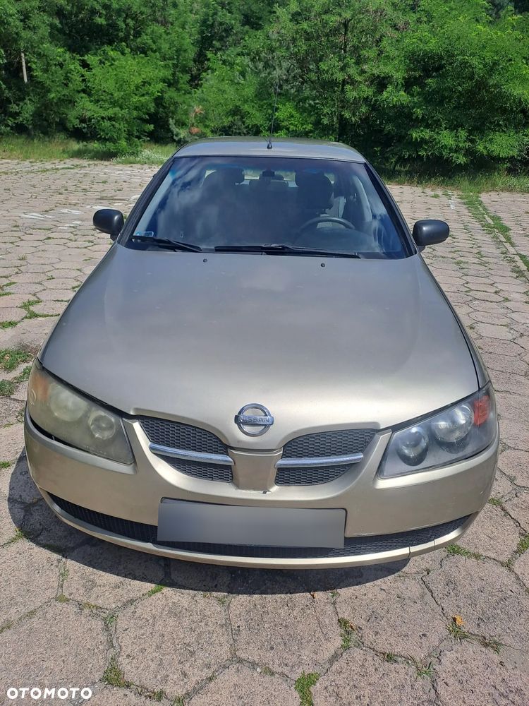Nissan Almera 1.5 Base - 4