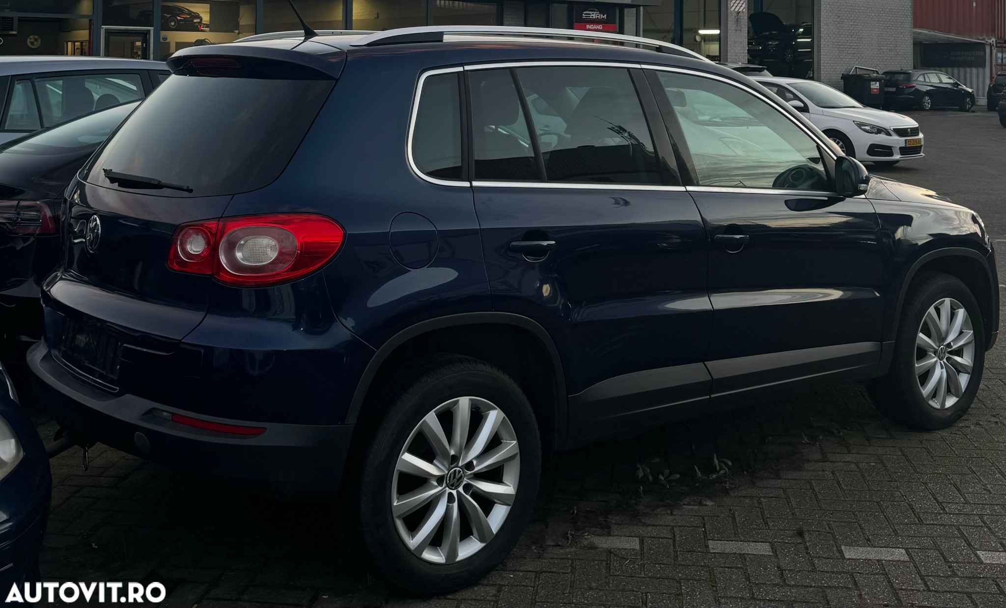 Volkswagen Tiguan - 2