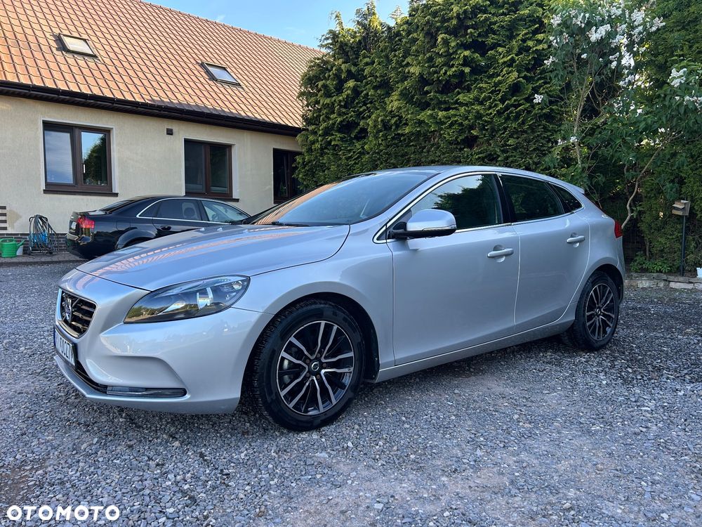 Volvo V40 D2 Momentum - 1