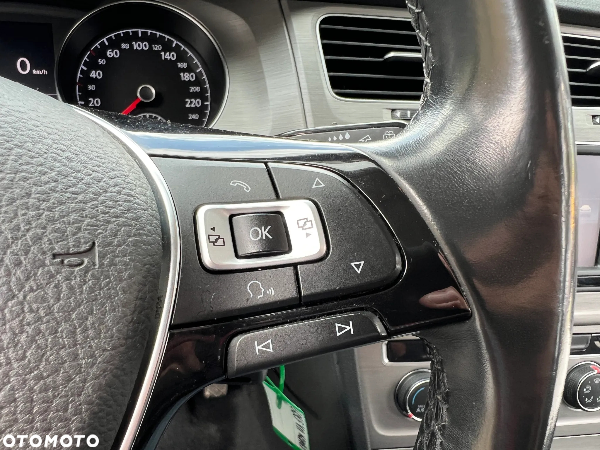 Volkswagen Golf VII 1.6 TDI BMT Comfortline - 16
